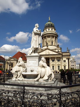 ESTATUA DE SCHILLER