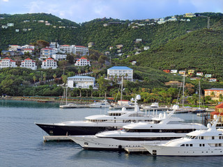 Fototapeta na wymiar Marina w St Thomas, Wyspy Dziewicze w Morze Karaibskie