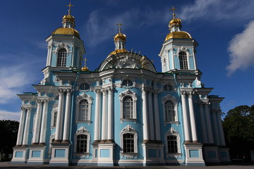 Fototapeta na wymiar Kościół św Mikołaja des Marins w Petersburgu