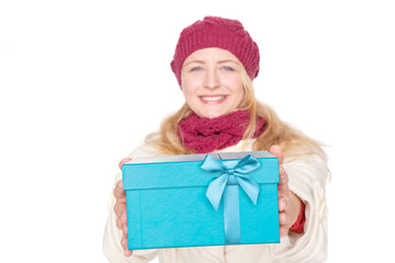 frau mit Geschenk