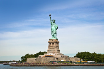 Liberty  Island avec la Statue de la Liberty, vue du bateau - New York