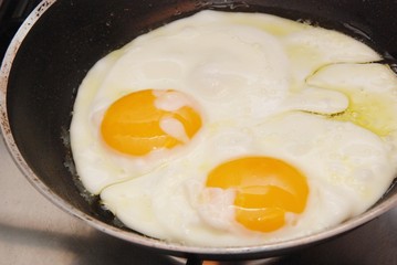 uova fritte in tegamino