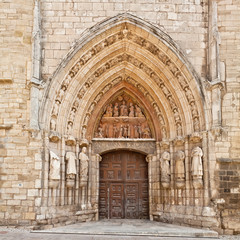 Fototapeta na wymiar Wejście do kościoła św Szczepana, Burgos, Hiszpania