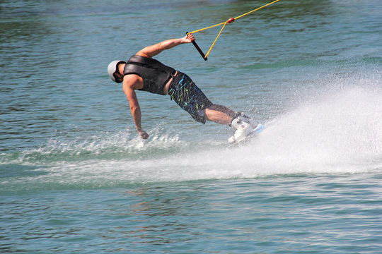 Wakeboarding, summer an exciting adventure for young people 