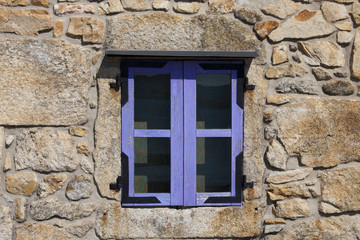 Fototapeta na wymiar ventana vieja