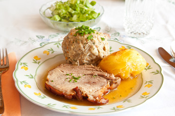 Muttis Schweinebraten