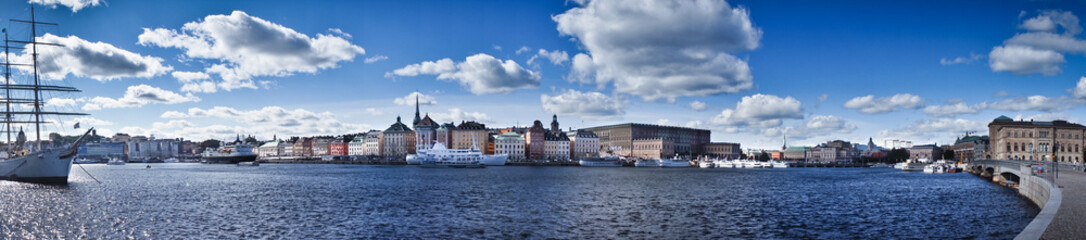 Fototapeta na wymiar Piękny widok na panoramę Gamla Stan, Sztokholm, Szwecja