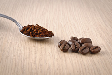 Fototapeta premium Caffè tostato e solubile