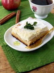 Cheesecake with apples