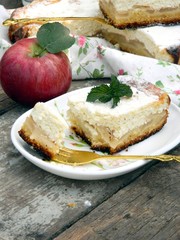 Pie with cottage cheese and apples
