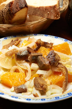 Insalata con arance e aringa
