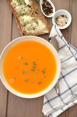 Kürbissuppe mit Butterbrot