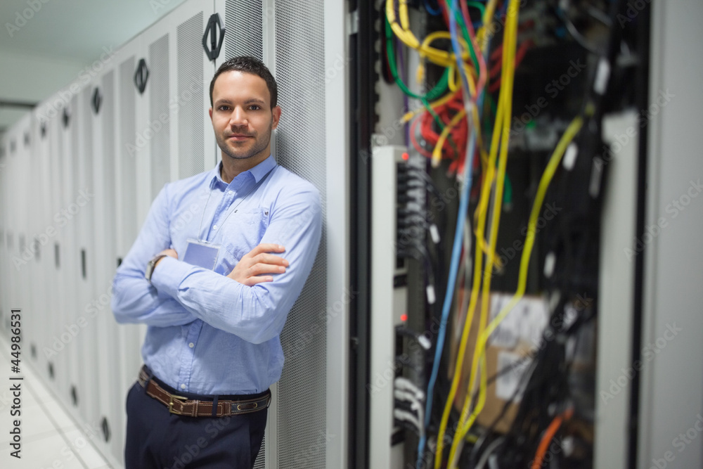 Aufkleber Man leaning against server locker