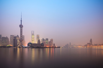 Fototapeta na wymiar shanghai skyline świcie