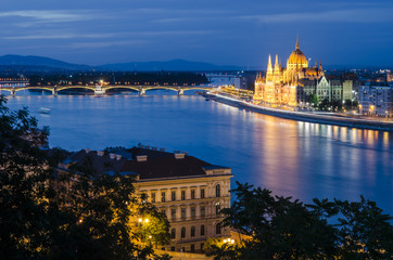Fototapeta premium Dunaj i widok Parlamentu