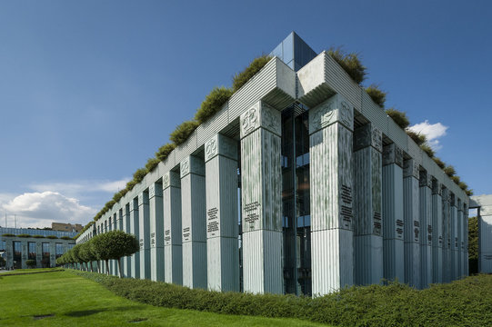 Fototapeta Modern Supreme Court building in Warsaw