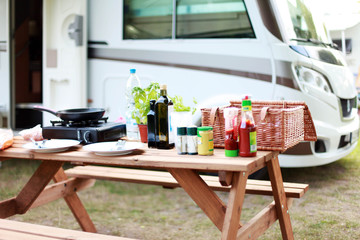 Essen auf dem Campingplatz