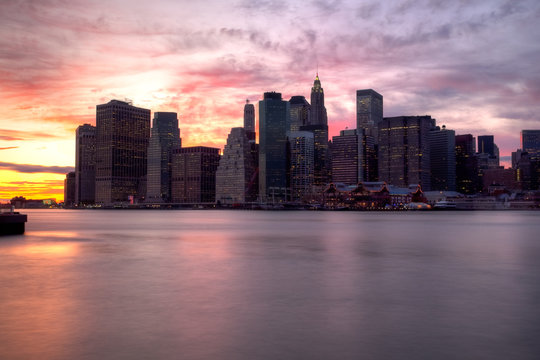 Evening´s skyline of Manhattan from Brooklyn side, New York, USA