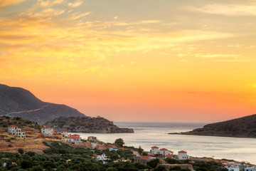 Fototapeta na wymiar Wschód słońca na zatokę Mirabello na Krecie, Grecja