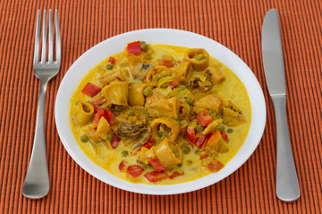 squid with peas and pepper in curry sauce