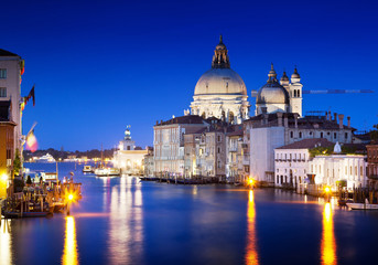 Fototapeta na wymiar Canal Grande i Bazylika Santa Maria della Salute, Wenecja, Włochy