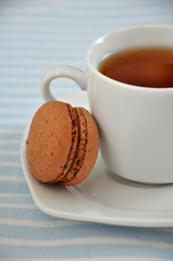Teetasse mit Schokoladen Macaron