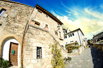 Fototapeta na wymiar Typowe Starożytne domy średniowieczne miasto w Toskanii