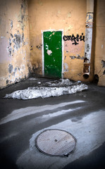 Gtreen door graffiti
