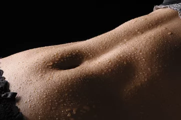 Bauch mit Wassertropfen © runzelkorn