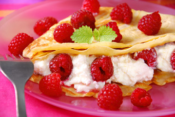 pancakes with cottage cheese and raspberries