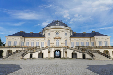 Fototapeta na wymiar Schloss Solitude im Spätsommer bei Stuttgart