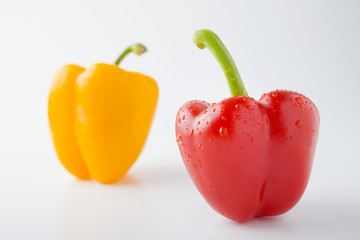 赤と黄色のパプリカ