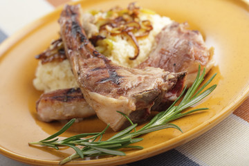 Lamb cutlets with mashed potato