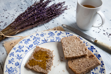 Desayuno de tostadas artesanas