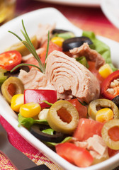 Tuna salad with vegetables