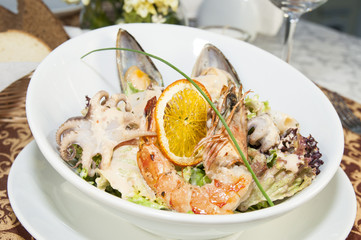 салат из морепродуктов