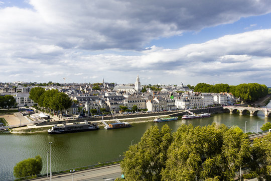 Castello, giardini e panorama - Angers, Francia