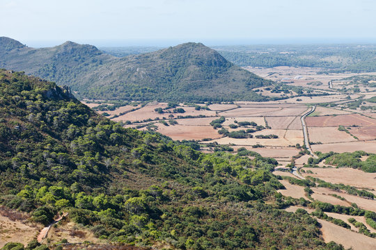 Landschaft von Menorca vom Castell de Santa Agueda