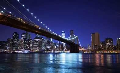 Keuken spatwand met foto Brooklyn bridge en skyline bij nacht © ericro