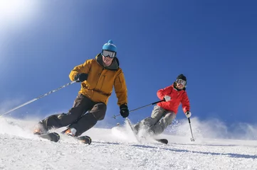 Vlies Fototapete Wintersport elegant skifahren auf der Piste
