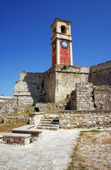 Wieża zegarowa w starej twierdzy weneckiej na wyspie Korfu