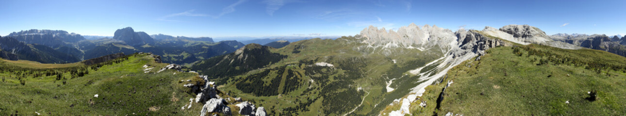 Fototapeta na wymiar Dolomiten Panorama Langkofel Sella Geißlerspitzen