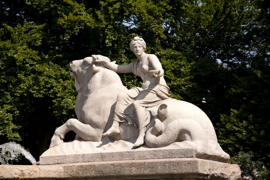 M&uuml;nchen Wittelsbacher Brunnen am Lenbachplatz Detail