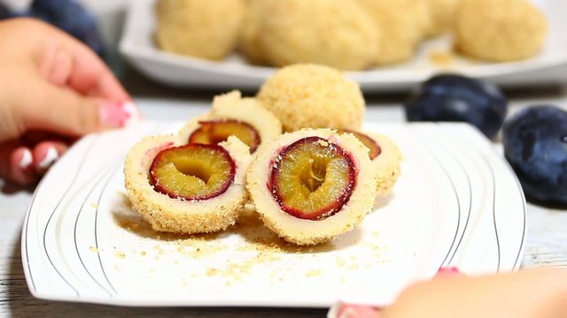 Plum dumplings
