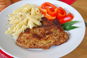 Schnitzel  mit  Nudeln