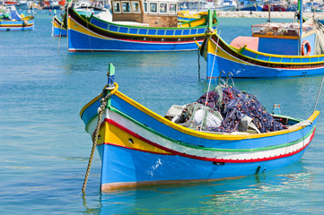 Fototapeta na wymiar Łodzie rybackie w Marsaxlokk Malta