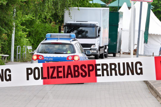 Polizeiabsperrung Images – Browse 570 Stock Photos, Vectors, and Video