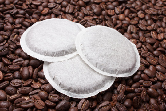 Tas de dosettes de caf&eacute; pour machines