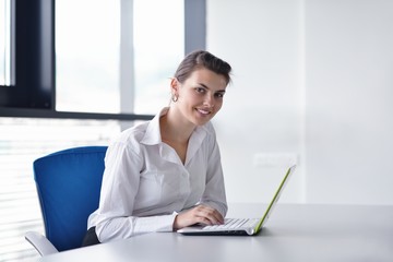 Obraz premium Young pretty business woman with notebook in the office