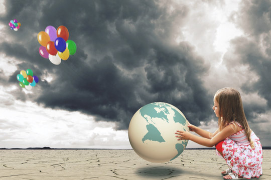 child raises the planet bambina solleva il pianeta#2